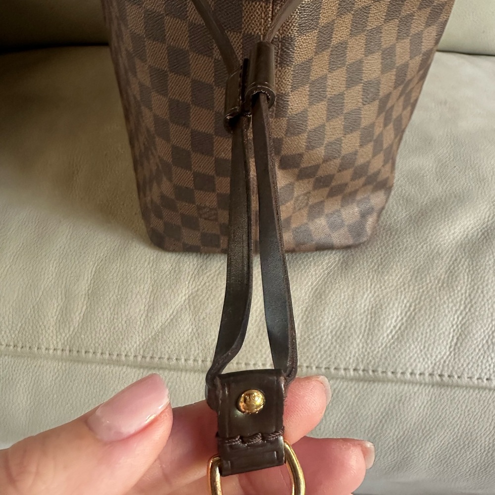 Authentic Louis Vuitton Damier Neverfull GM - Picture 4 of 16